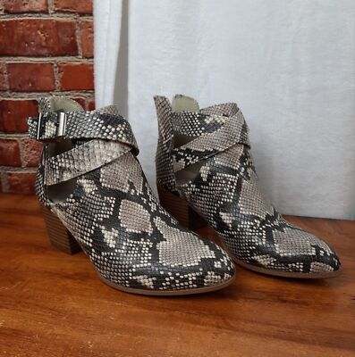 Fergalicious Snaleskin Booties Size 7M