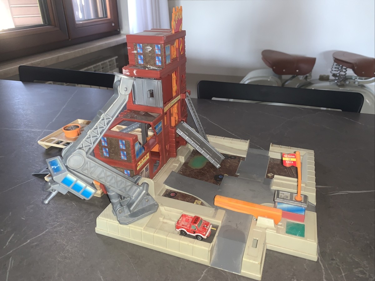 Micro Machines MMW0033 Kit de jeu de secours extensible et connectable à d'autres ensembles