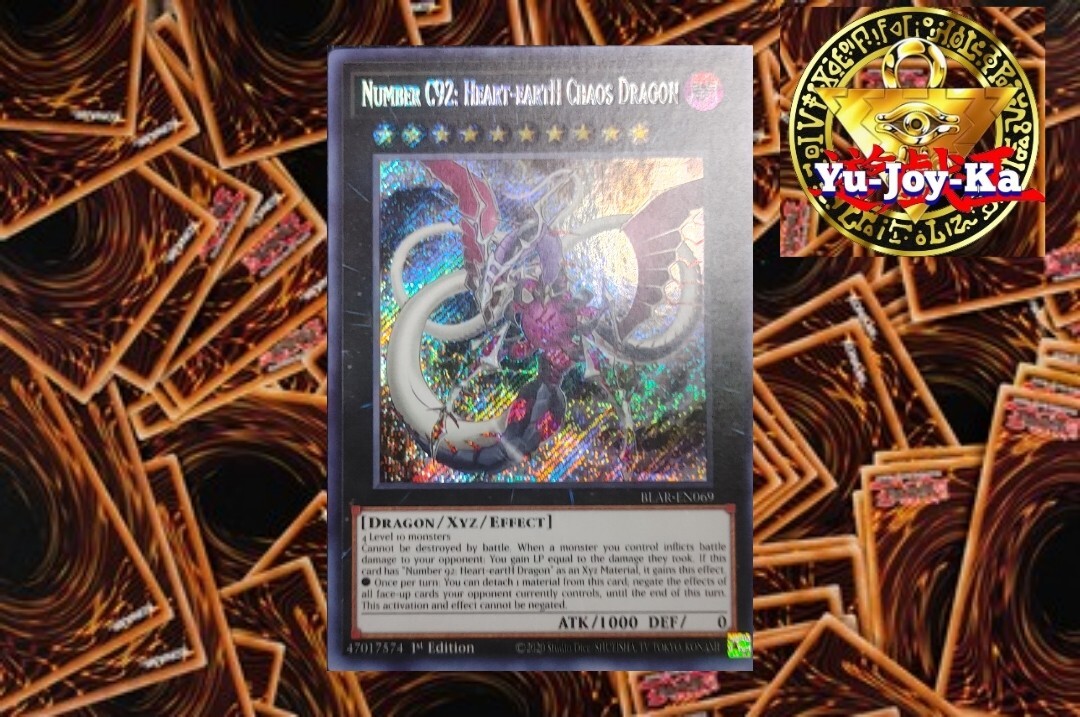 YGO BLAR-DE069 - Nummer C92: Heart – Earth – Chaosdrache - Secret Rare - Yugioh - Deutsch - 1. Auflage im Set mit Ultra Pro Toploader und Ultra Pro Schutzhülle (Klarsicht YGO BLAR-DE069 - Nummer C92: Heart – Earth – Chaosdrache - Secret Rare - Yugioh - Deutsch - 1. Auflage im Set mit Ultra Pro Toploader und Ultra Pro Schutzhülle (Klarsicht