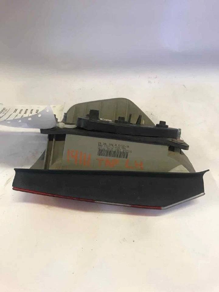 2004-2006 BMW X3 Quarter Mounted Driver LH Tail Light Lamp Assembly - Image 3 of 3