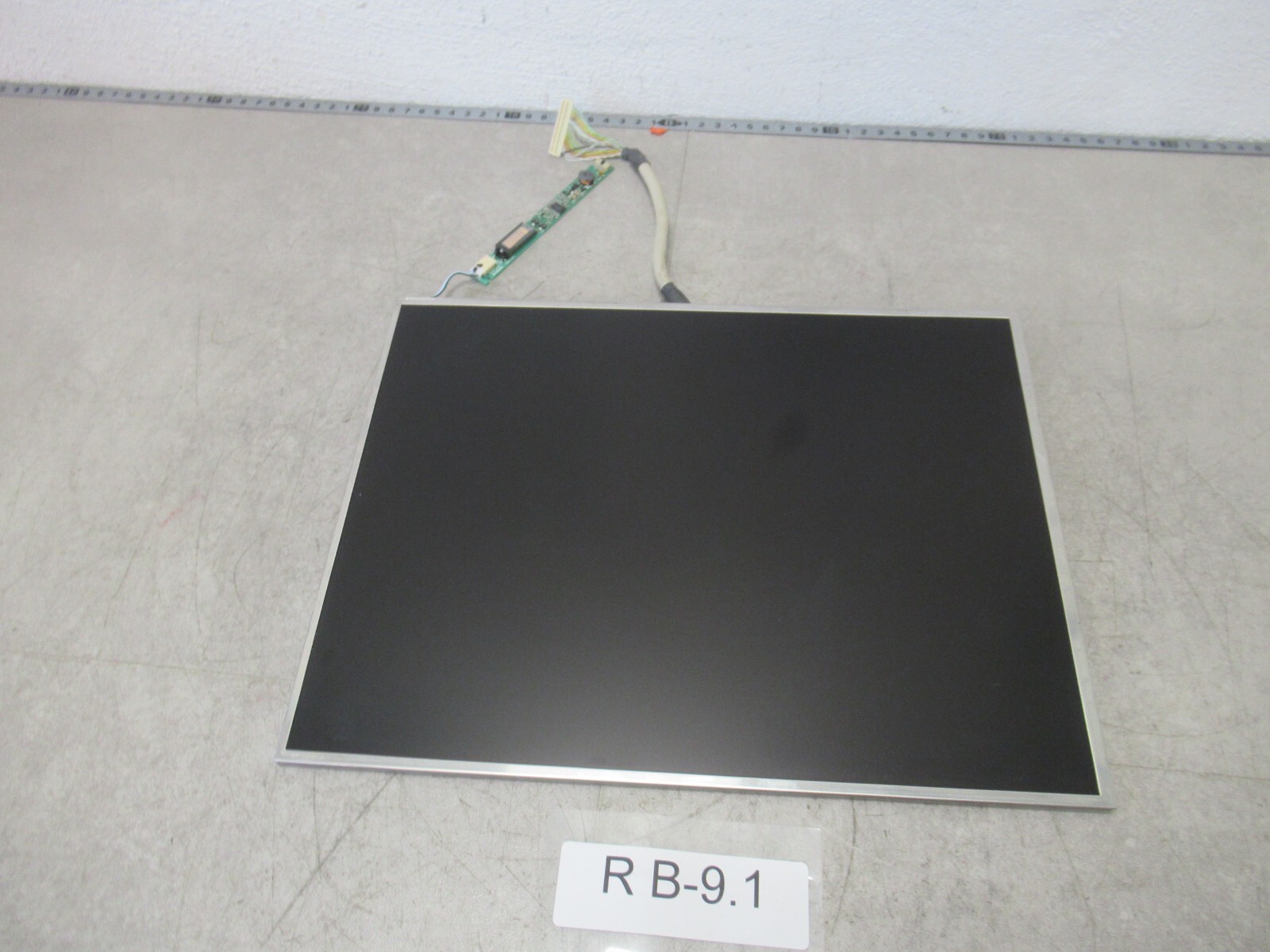 Id Tech N150U3-L01 Display with Inverter Hitachi INVC642 from VHX Microscope