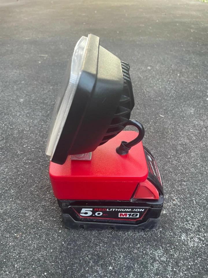 Luz LED Milwaukee 18v hecha a medida, 2ª Generación, haz ancho, protección baja tensión Foto 3 de 4