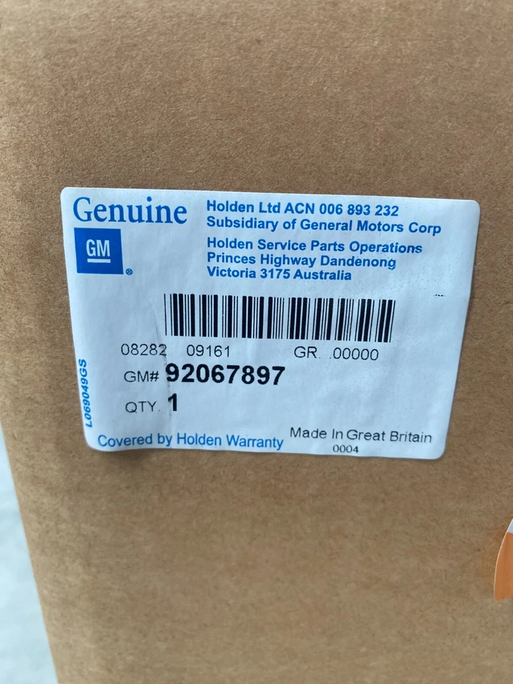 New Saturn Vue 2.4L Short Engine Assembly P-N 92067897 - Image 4 of 4