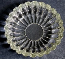 ASHTRAY Japanese Chrysanthemum Crest Crystal Glass Heavy Very Good Condition 