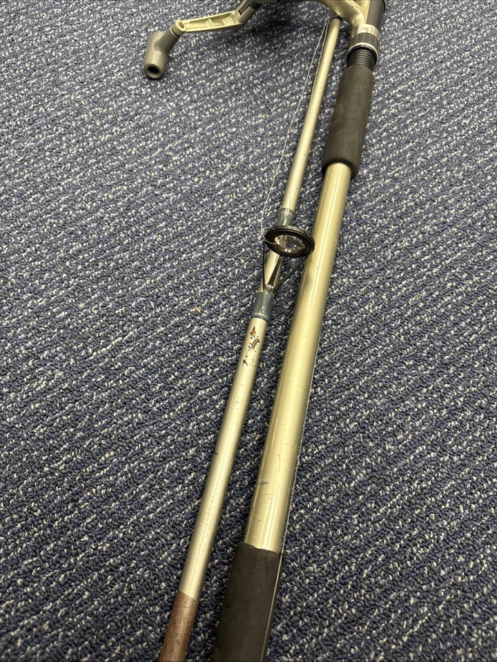 9' 2-Pc Quantum Blue Runner Fishing Rod 15-25 & Blue Runner br1-80 - Image 2 of 4