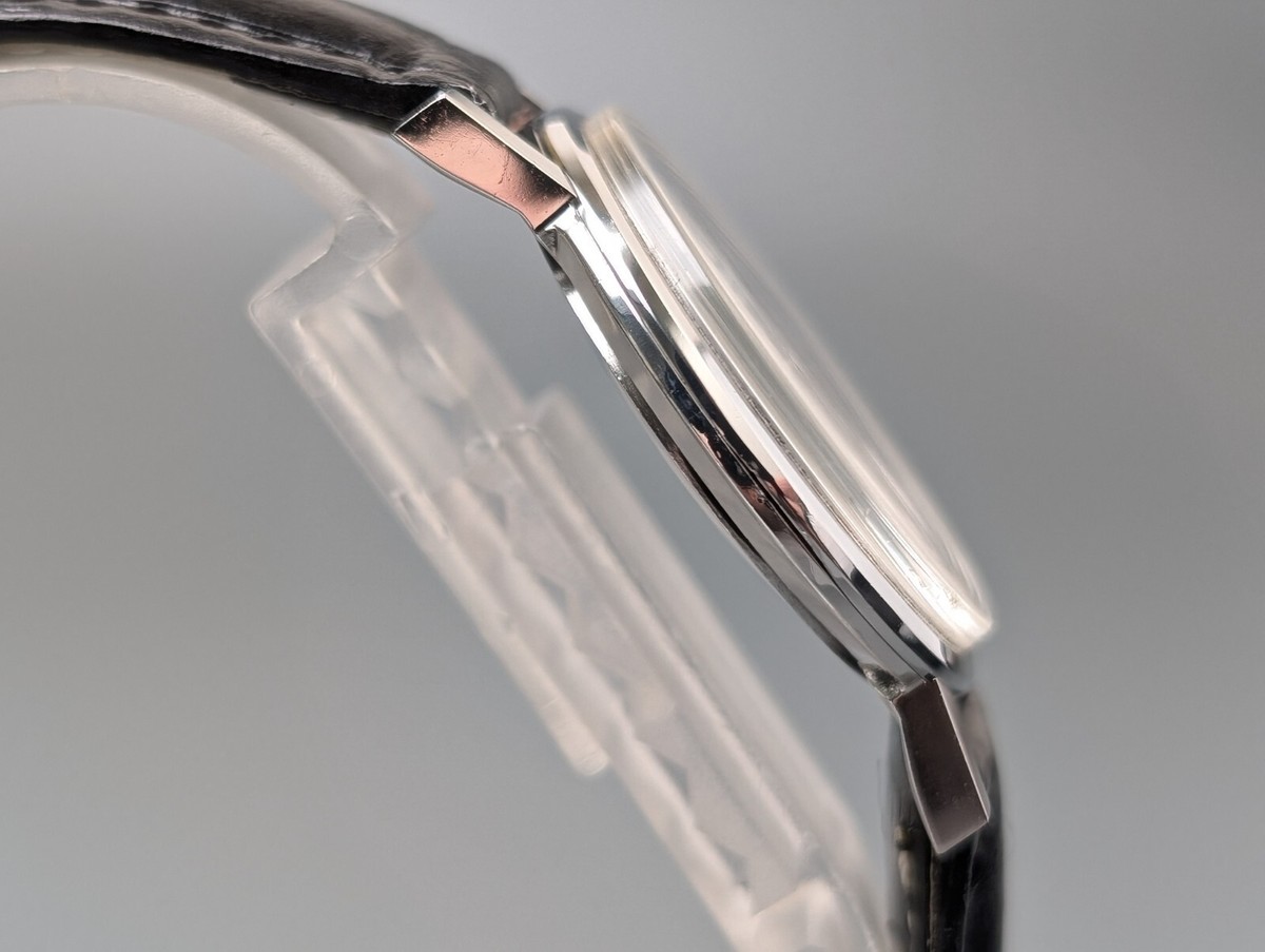 Montre Vintage Universal Genève 842109 - Manuel, Arabes, Acier, Années 70