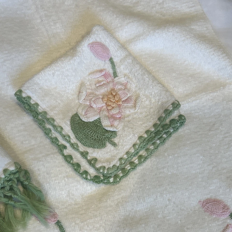 Vintage Bathroom Bath & Hand Towel w/ Washcloth Crochet Pink Flowers Green Trim - Image 3 of 4