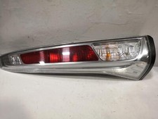 Feu arrière Nissan SERENA