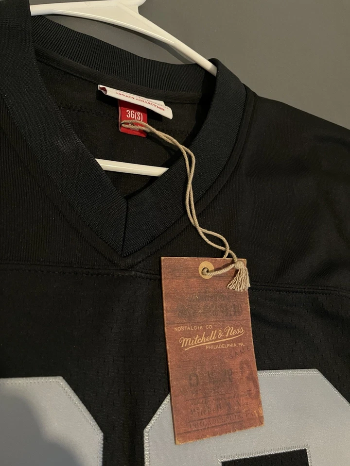 Camiseta deportiva retro de Marcus Allen Oakland Raiders Mitchell and Ness Foto 2 de 4
