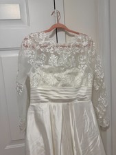 Long Sleeve Lace Wedding Dress Size 12 Satin A-Line Bridal Gown with Train