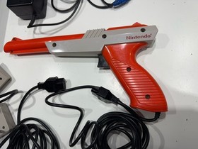 Nintendo NES Console , 2 X Controllers & Zapper Bundle Working Order VGC