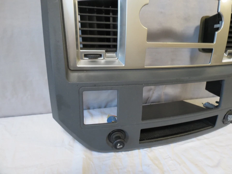✅ 06 07 08 Dodge RAM Radio Player AC Temp Climate Control Panel Dash Bezel OEM - Image 4 of 4