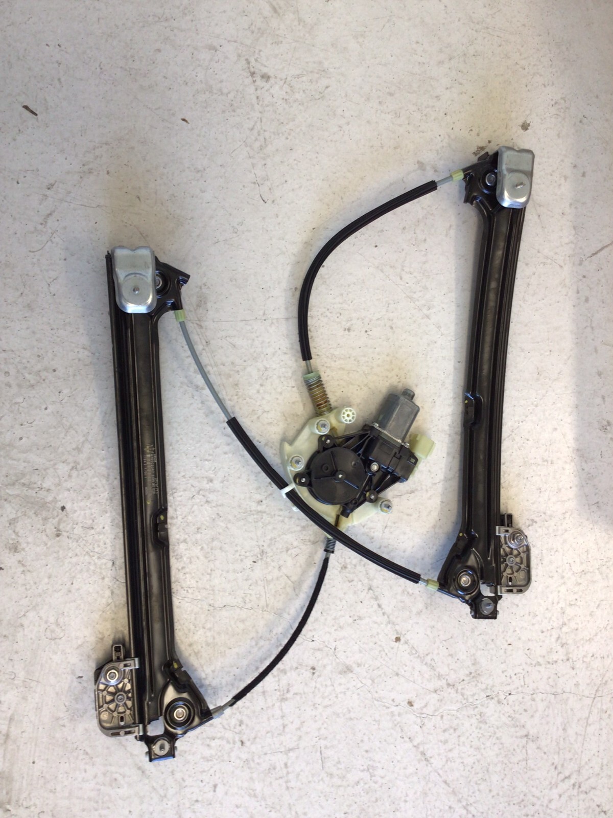 2014-2020 Genuine Maserati Quattroporte Front Right Widow Regulator 670002097