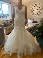 Brand New with tags Allure Bridals Wedding Dress – Style 9913, size 16