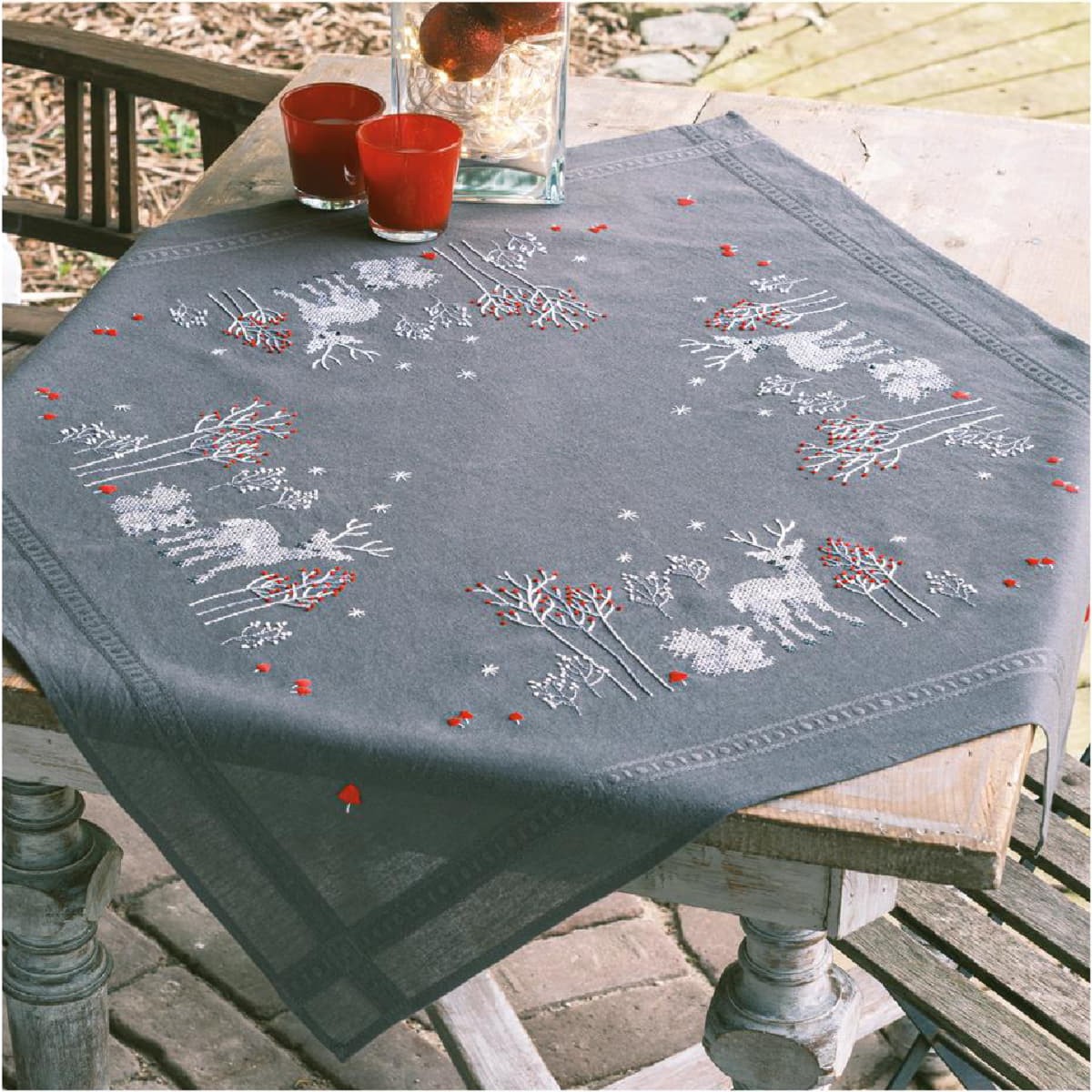 Vervaco stamped cross stitch kit tablechloth ""Forest animals in winter"", 80x80cm
