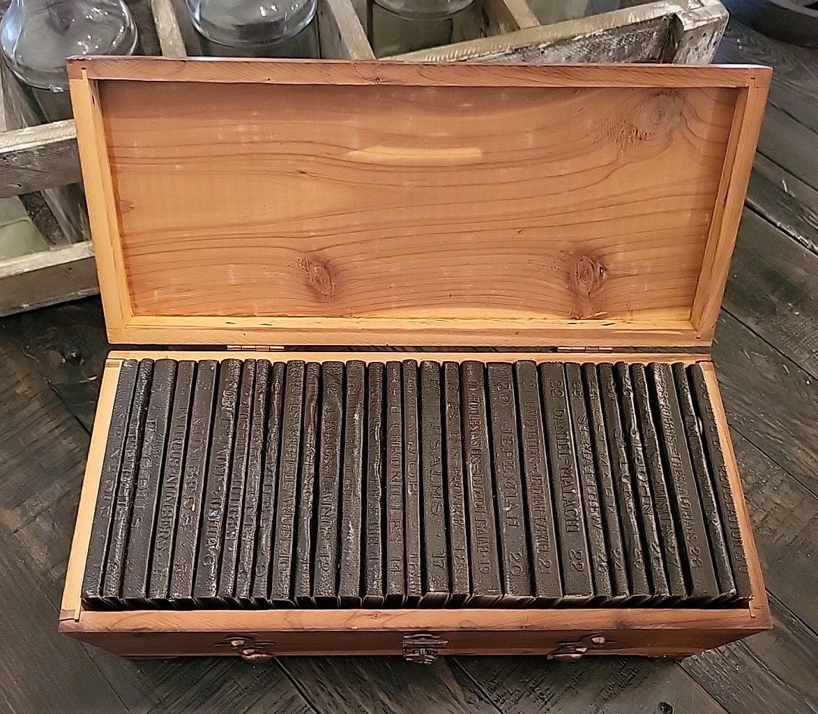 Rare Little Leather Library Complete 30 HOLY BIBLE Original Cedar