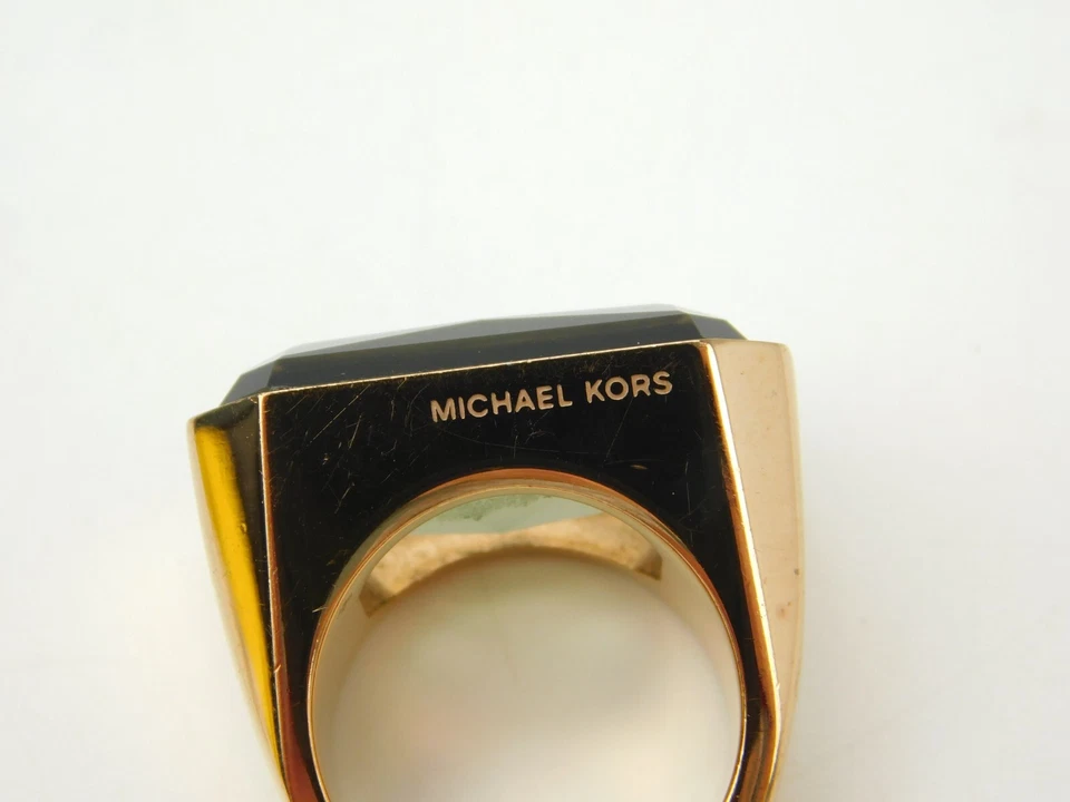 Anillo de cóctel Michael Kors grueso topacio ahumado vidrio tono oro rosa talla 6 Foto 4 de 4