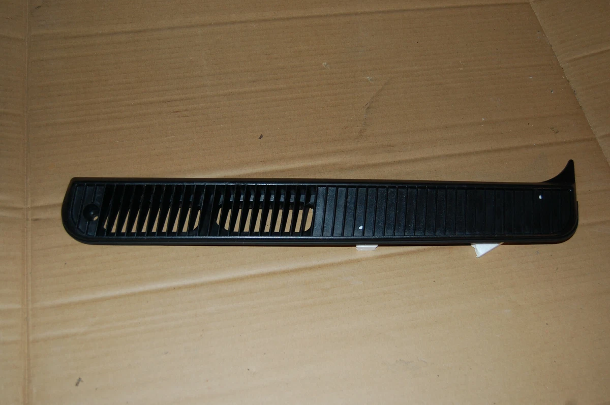 New Genuine Mitsubishi Pajero Montero 1986-1991 GARNISH,QTR AIR  