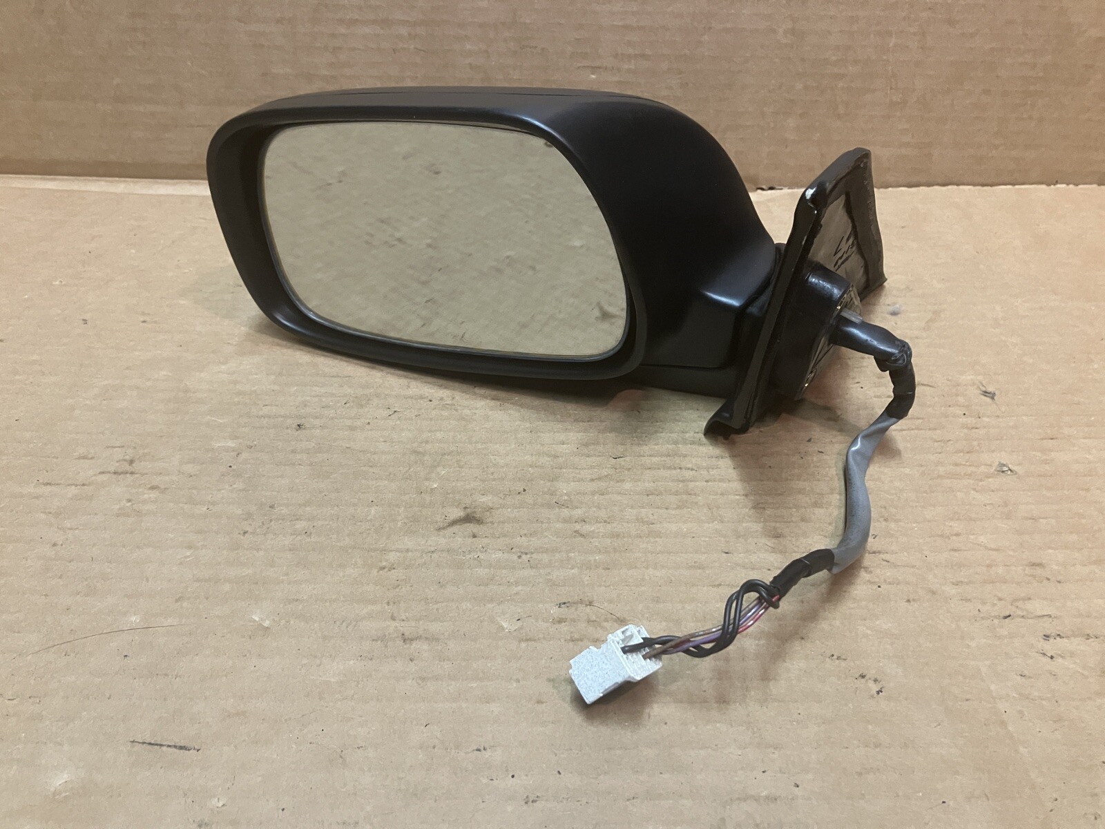 2001-2005 LEXUS IS300 DOOR MIRROR drivers side 5 wire heated