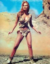 BEAUTIFUL RAQUEL WELCH 8X10 Photo