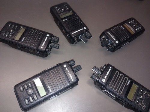 LOT of 5 Motorola XPR3500e AAH02RDH9VA7AN-AMA UHF 2Way Radio No Antenna Battery