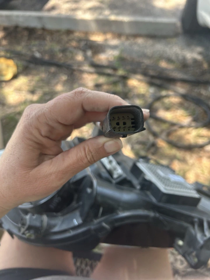 Faro derecho pasajero Chevrolet Corvette 2014-2017 OEM 23425435  Foto 3 de 4