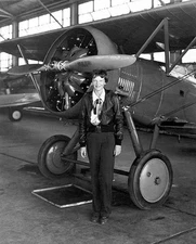 AVIATOR AMELIA EARHART PORTRAIT WITH PLANE PHOTOGRAPH PHOTO PRINT