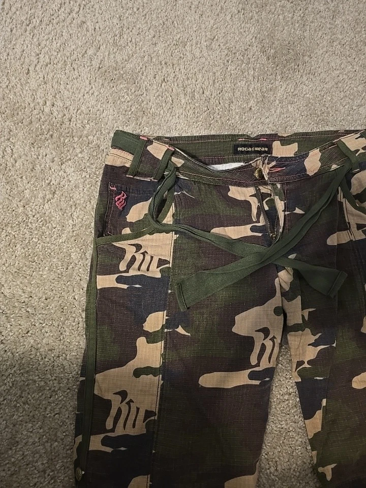 Pantalones Cortos Roca Wear Camuflaje Verde Tostado Rosa Costura Puño Envejecido 7 Foto 3 de 4