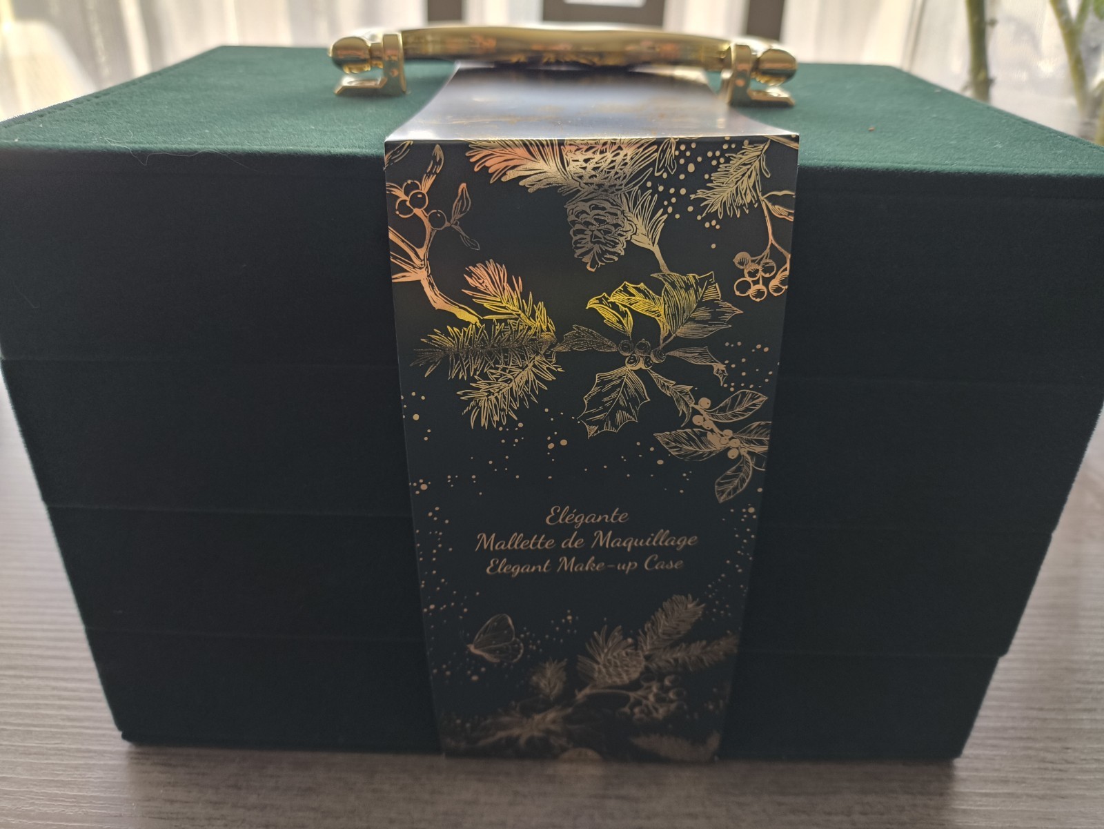 Palette maquillage Marionnaud avec fards longue tenue pour camoufler les imperfections