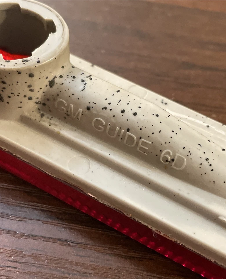 Luz marcadora trasera derecha Cadillac STS CTS OEM GM parte # 16532252 Foto 4 de 4