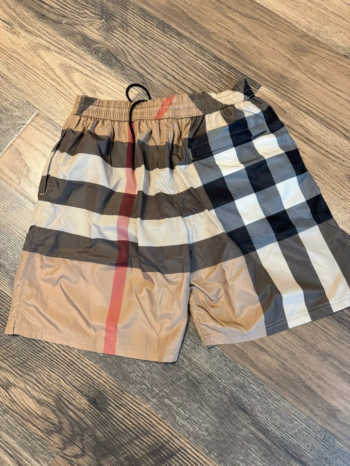 Pantalones cortos de natación Burberry a cuadros para hombre talla mediana - excelente estado usados Foto 2 de 3