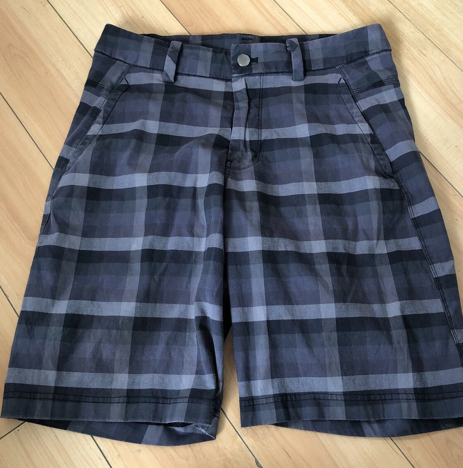 LULULEMON ATHLETICA Gris y Negro Cuadros KAHUNA VESTIDO SHORTS talla 30 SML-MED Foto 3 de 4
