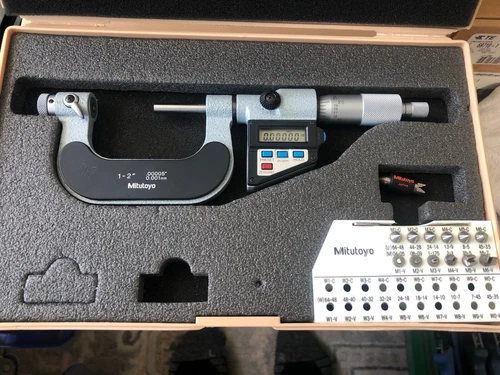 MITUTOYO DIGITAL THREAD SCREW MICROMETER 326-712-10 TMC-2" DM WITH ANVILS