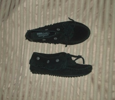 minnetonka black moccasins