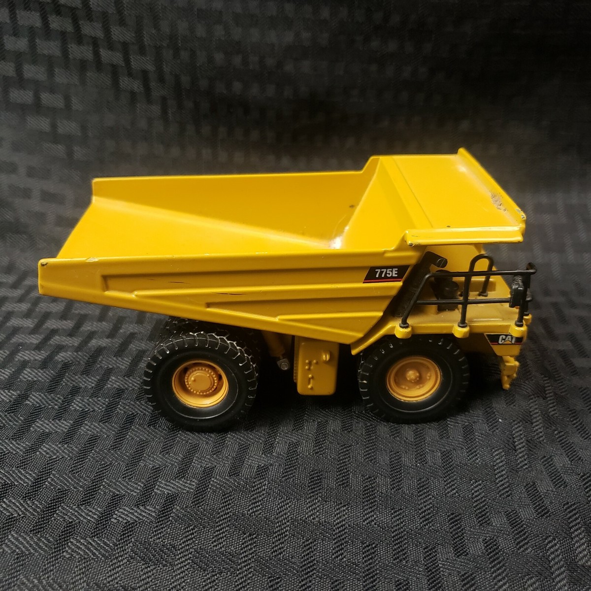 Norscot 1/64 Scale Diecast ~ Caterpillar 775E ~ Offroad Mining