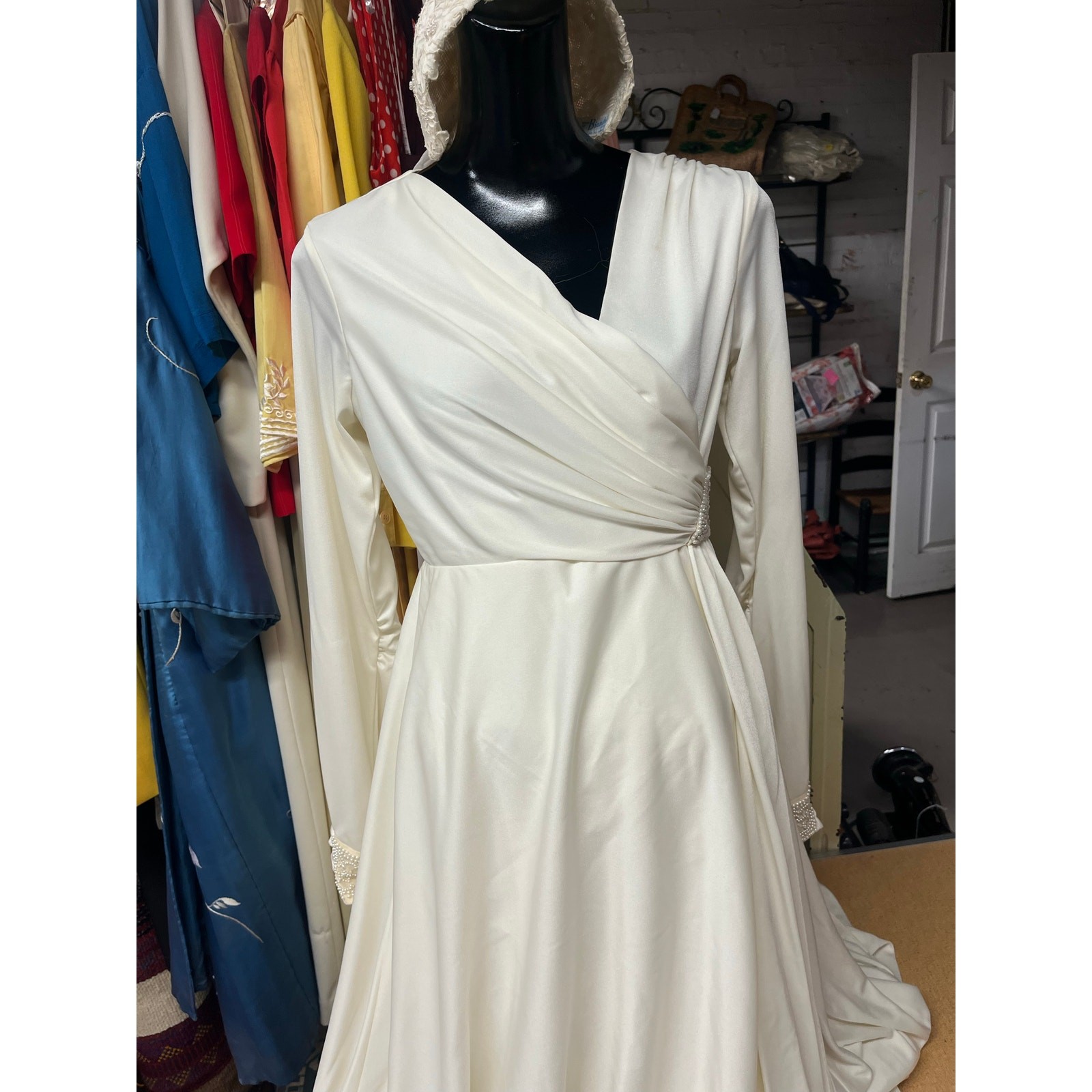 Vintage 1980s Ivory Wedding Dress with Beaded Details & Lace Veil 