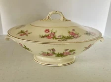 Homer Laughlin HEATHER ROSE Eggshell Georgian COV. VEGETABLE BOWL G3380 c1949
