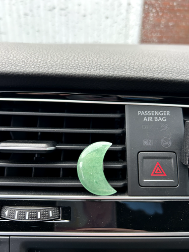 Hochwertiger Grüner Aventurin-Mondanhänger für das Lüftungsgitter im Auto Hochwertiger Grüner Aventurin-Mondanhänger für das Lüftungsgitter im Auto