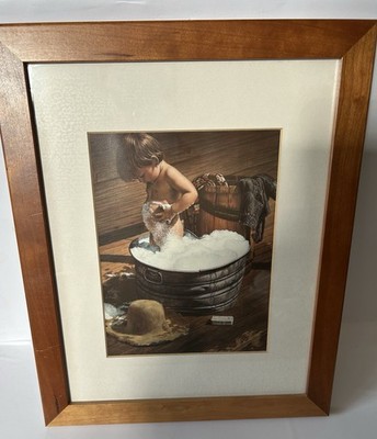 Jim Daly gerahmter Kunstdruck Kind im Waschbecken Vintage Bild Holzrahmen 12,5x15,5 