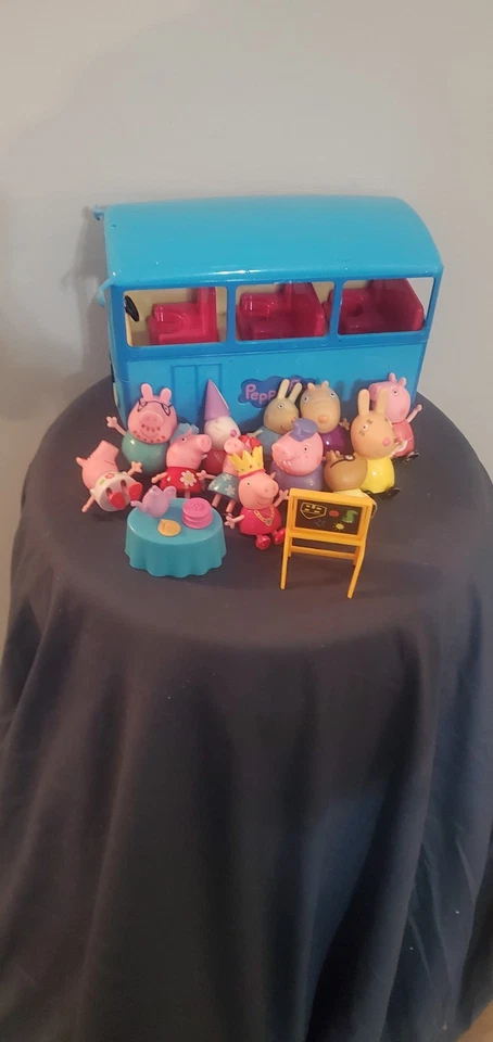 Autobús escolar de Peppa Pig con sonido con figuras de Peppa conjunto de colección Foto 2 de 4