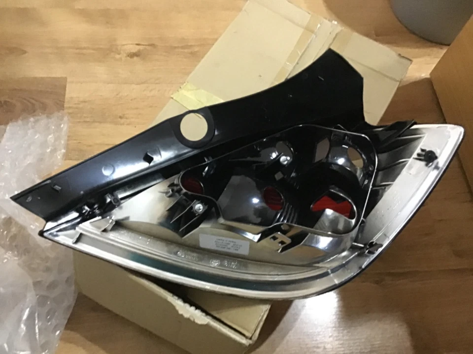 Vauxhall Astra H Mk5 5 Door Rear Left Tail Light Lamp GM 93190304 Genuine - Image 2 of 3