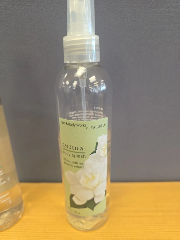 Vaporizador de fragancia corporal Bath & Body Works Pleasures Gardenia 8 oz original + extra Foto 4 de 4