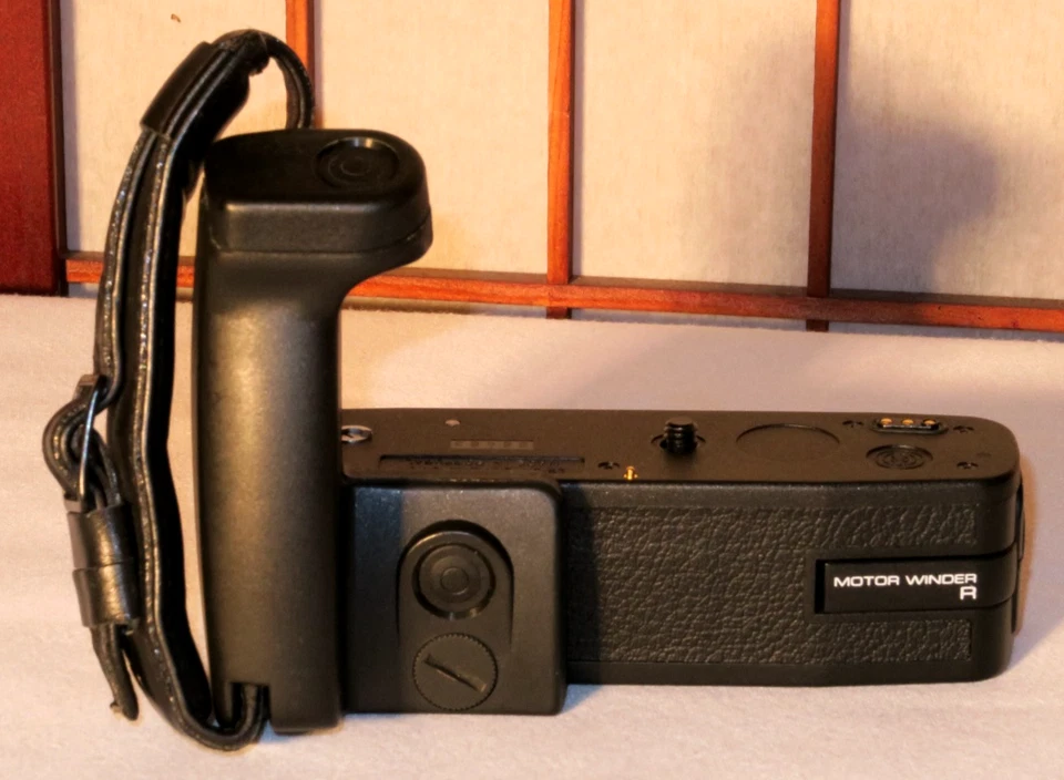 LEICA MOTOR WINDER R w/GRIP CAMERA GMBH - Image 4 of 4