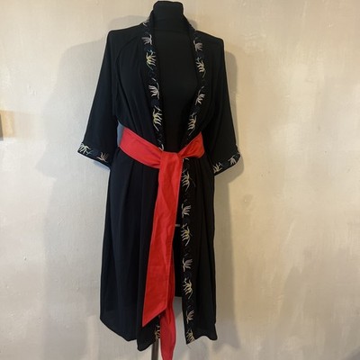 Vintage bestickter Kimono geblümt schwarz mit rotem Morgenmantel Gr. UK12