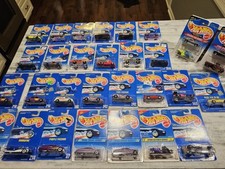    VINTAGE 90'S HOT WHEELS DIE CAST CARS NEW IN PACKAGES LOT OF 31 NICE CARDS