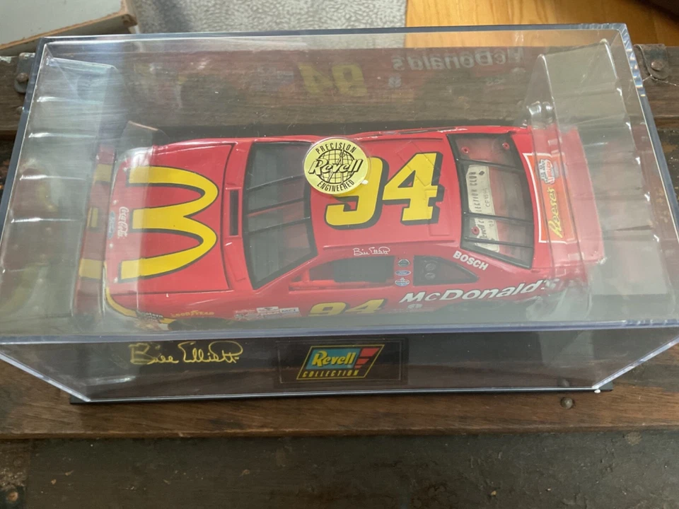 Ford Thunderbird 1:24 diecast Revell Collection Club NASCAR #94 McDonald's 97 Foto 2 de 4