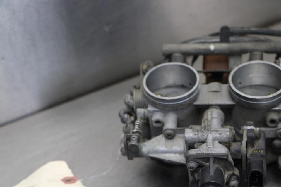 04-05 KAWASAKI NINJA ZX10R MAIN FUEL INJECTORS / THROTTLE BODIES - Изображение 4 из 4