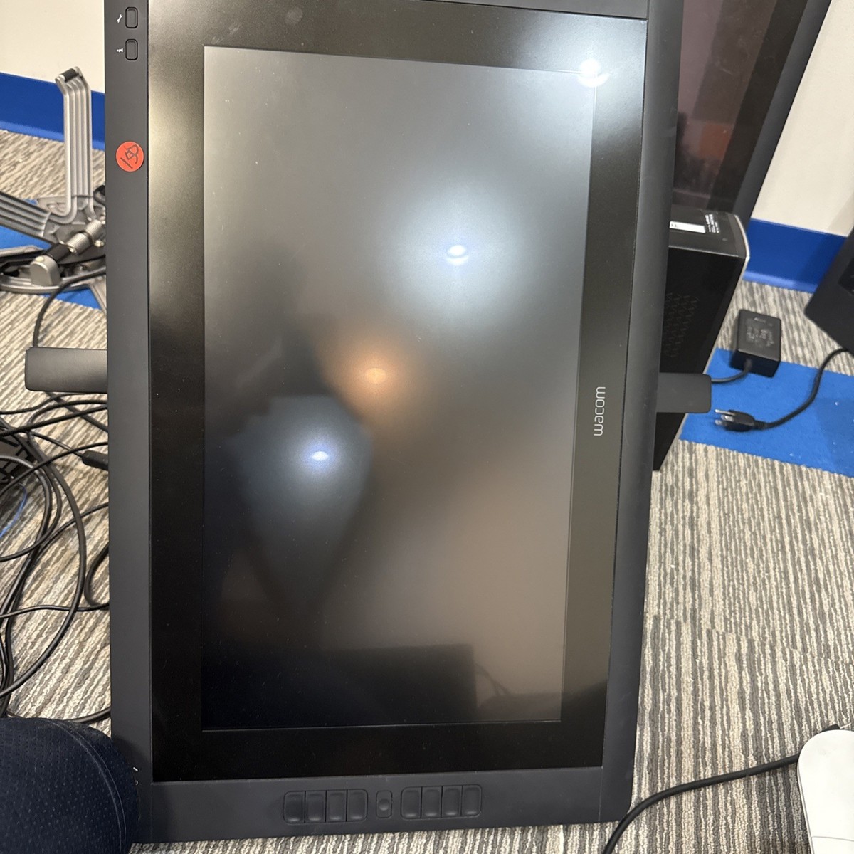 Wacom Cintiq 22HD DTK-2200 Pen Display Tilt Stand, DVI to HDMI Adapter