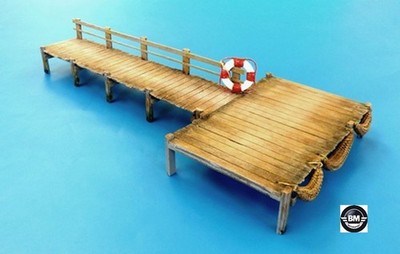 Plus Model Jetty Anlegestelle Steg Kai Diorama Resin+Holz Model Kit 1:35 Art 500