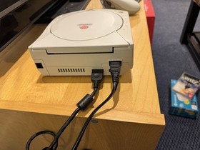 SEGA Dreamcast Console HKT-3020 White with 2 Controllers fully tested